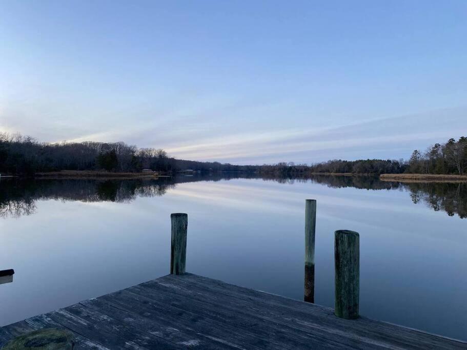 Luxury Modern Waterfront Retreat Villa Montross Exteriör bild